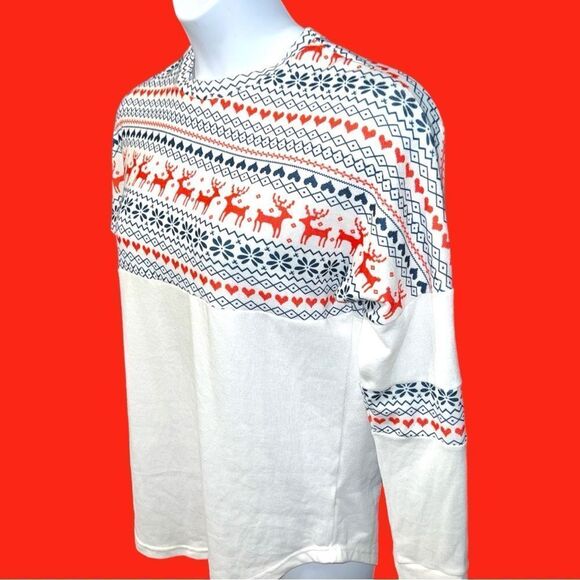 Camisa cute white sweater top with cute red and blue holiday designs. - Picture 6 of 11